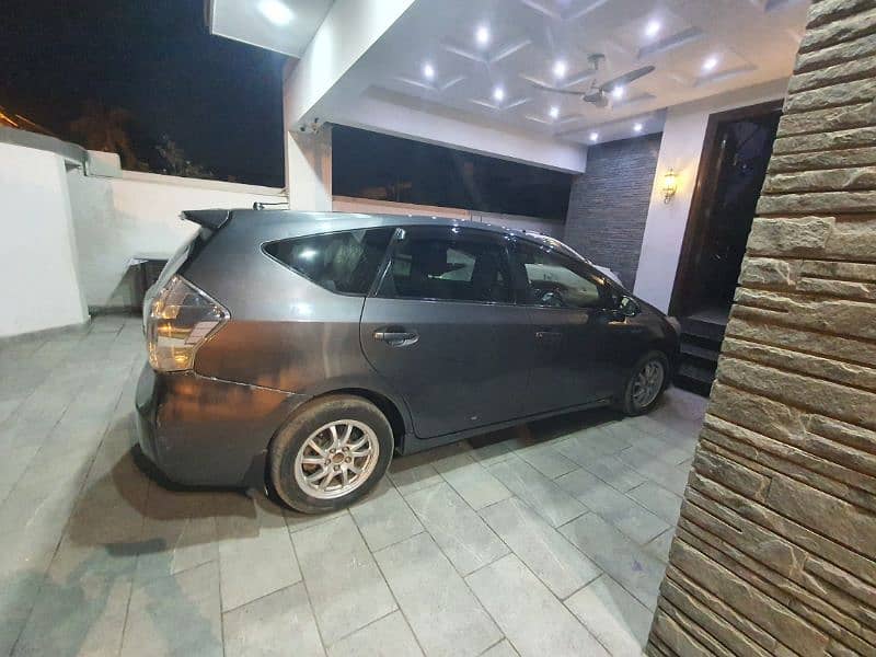 Toyota Prius Alpha 2013 0