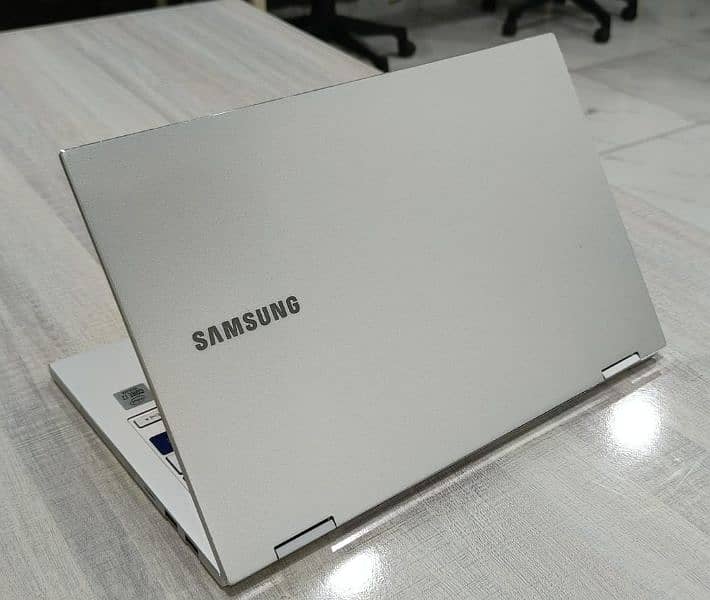 Samsung Book Flex Alpha NP730QCJI  FHD QLED Touchscreen 360 1