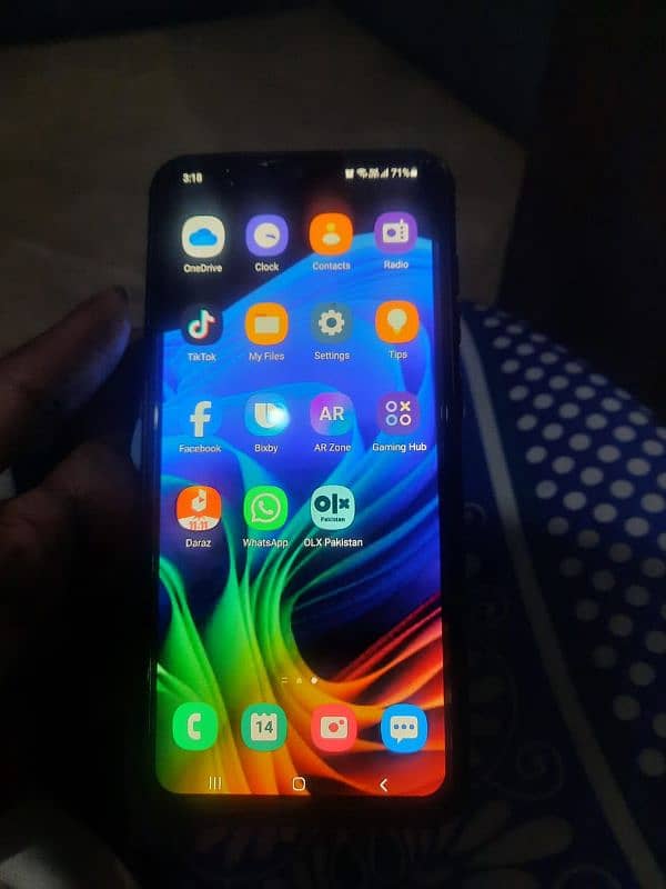 Samsung galaxy a70 6 128 gb non pta lkn pacth hy ye Saudia se aya hy 0