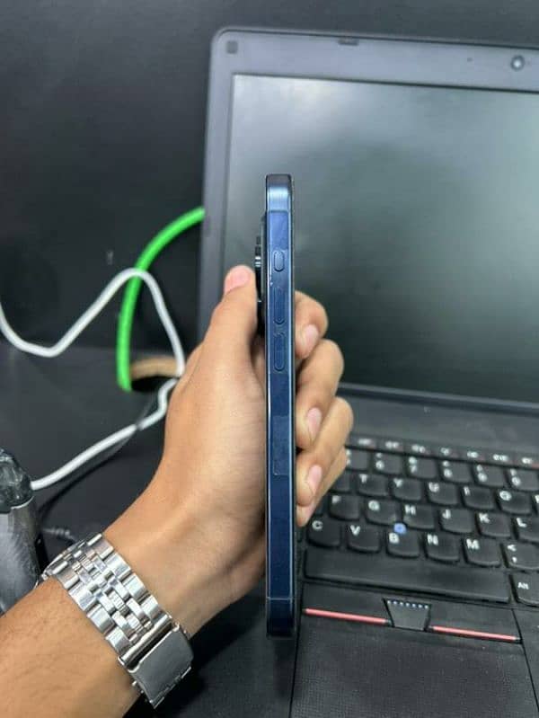 iPhone 15 Pro (128) Blue Titanium 3