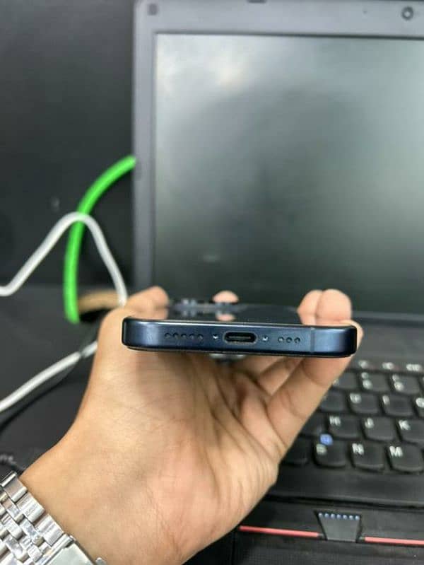 iPhone 15 Pro (128) Blue Titanium 4