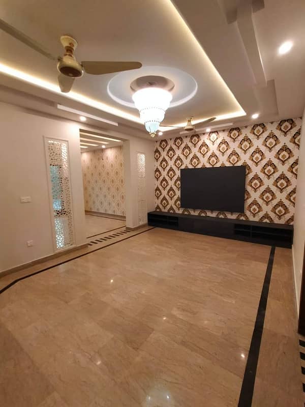 1 Kanal Bungalow Available For Rent In DHA Phase 4 With Super Hot Location. 11