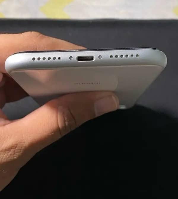 iPhone XR white colour 64 gb 1