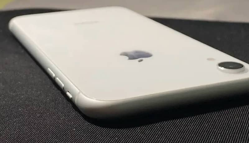 iPhone XR white colour 64 gb 5