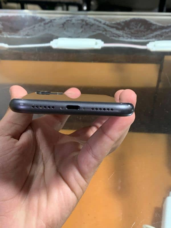 apple iPhone 11 256gb pta approved waterproof 2days check warranty 2