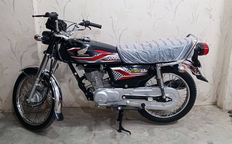 Honda CG 125 2024 model Karachi num 03278228900 3