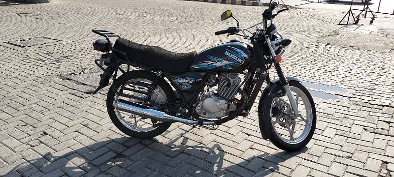 Suzuki GS 150 se brand new just like new bike 10