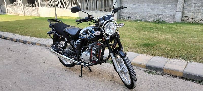 Suzuki GS 150 se brand new just like new bike 11