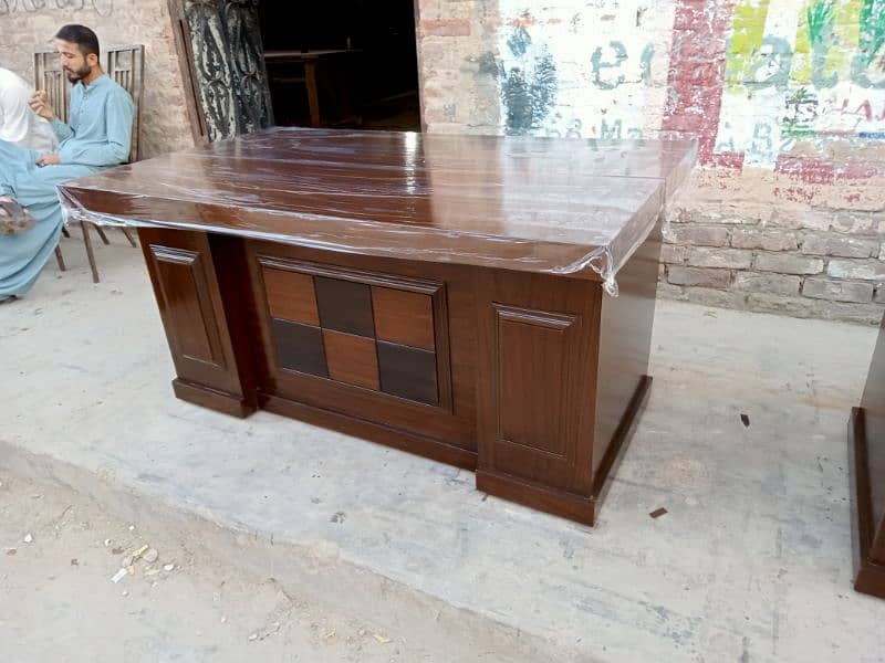 office table full polish. size 5/3 0