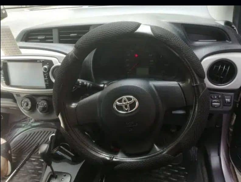 Toyota Vitz 2011 2