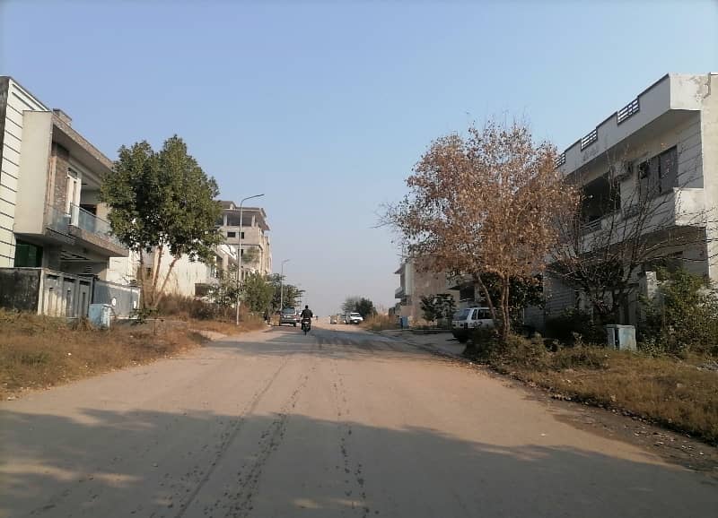 8 mrla plot for sale in main road 1