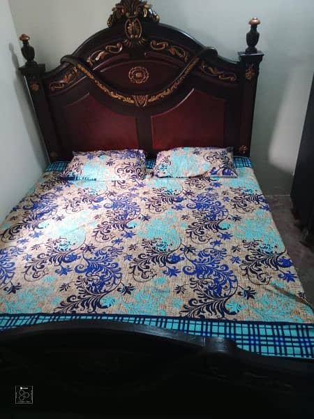 king size bed ha achi condition hy with matress 1