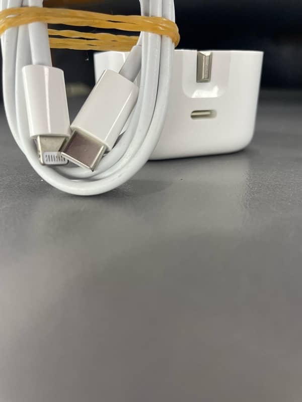 Iphone 14 pro max ka 100% Original Charger hy 4