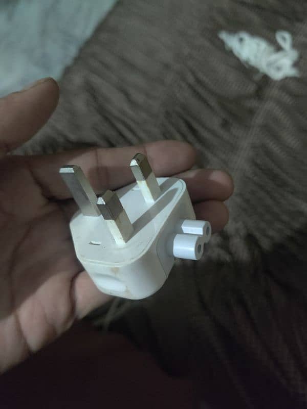 Apple Mac book charger 4