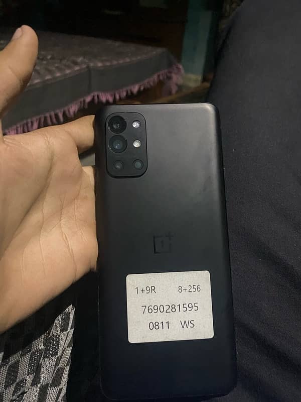 one plus 9r  in new condition snapdragon 865 4