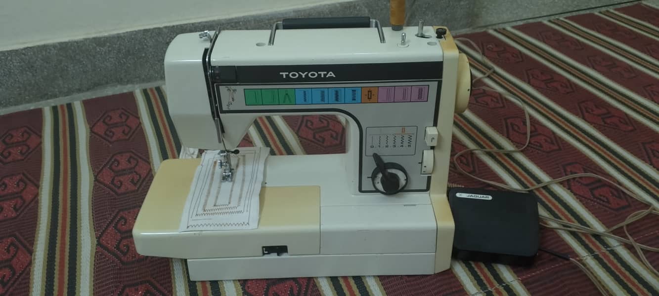 Toyota sewing machine for sale in 10/10 condition. 2