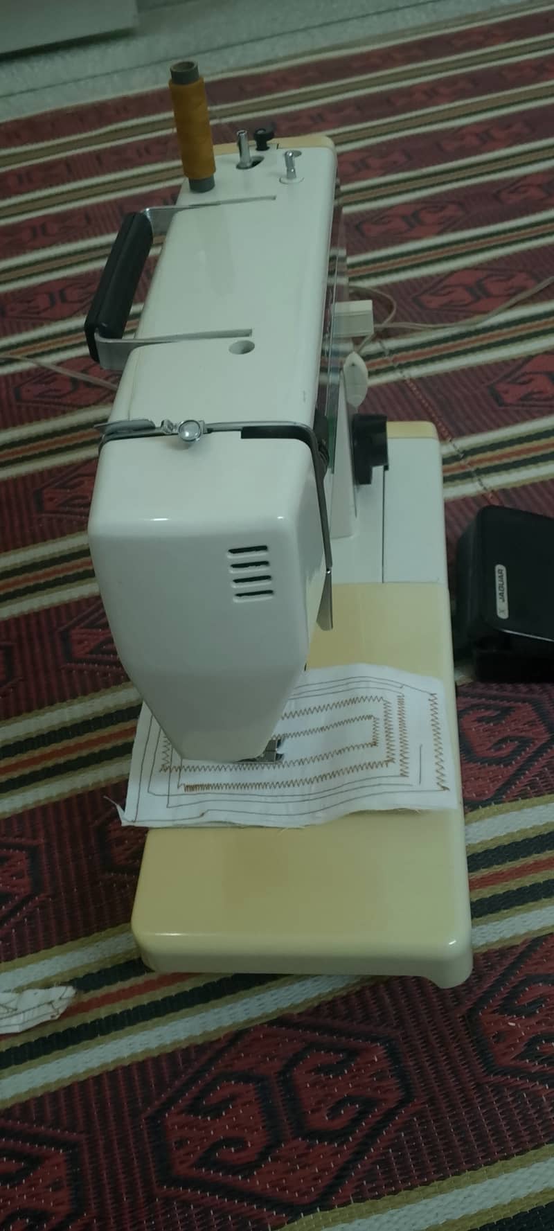 Toyota sewing machine for sale in 10/10 condition. 9