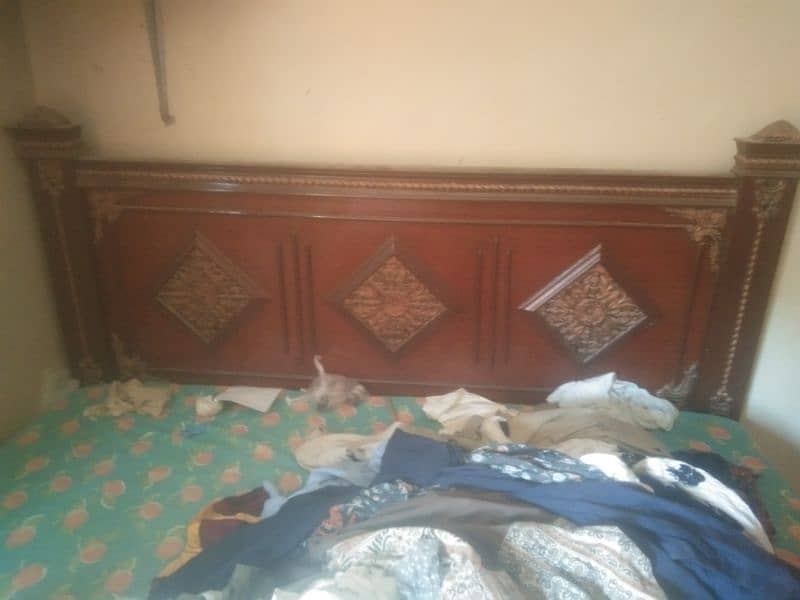 1*double bed.  1*ALMARE 3 khano wale 0