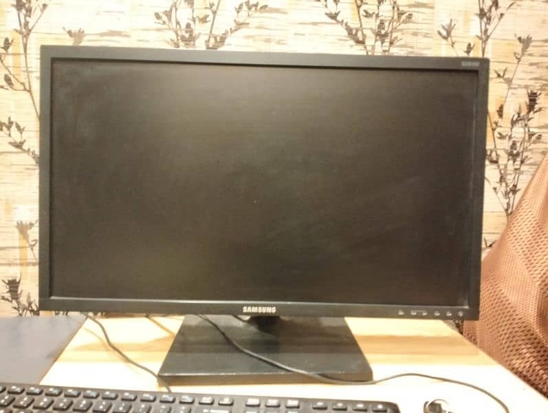 24 inch LCD ( 10/10 Condition ) 0