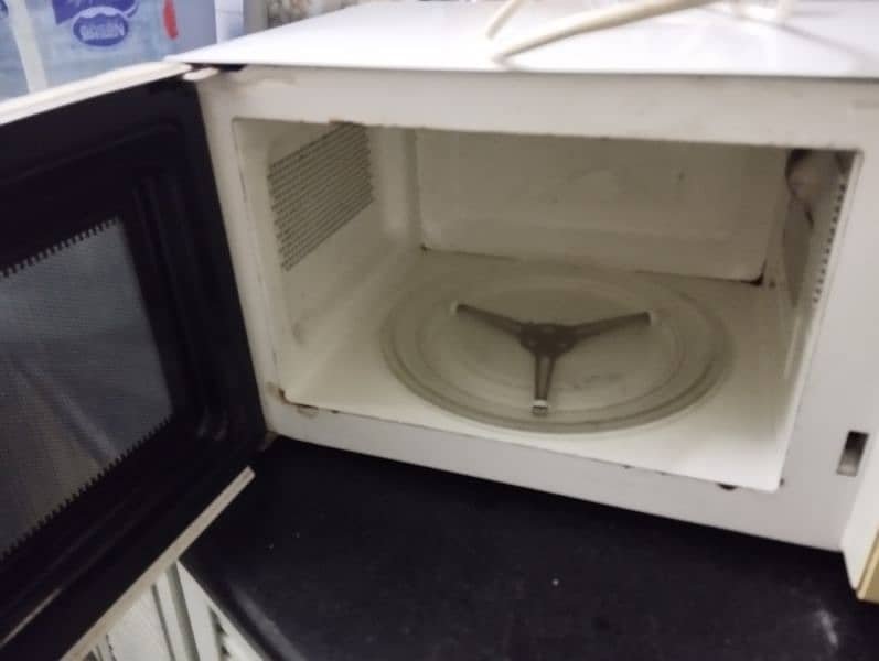 microwave good condition 2