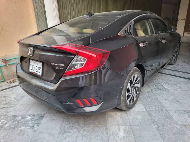 Honda Civic VTi Oriel Prosmatec 2018 UG red meter 14