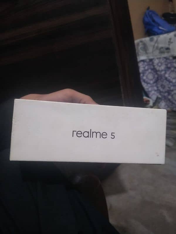 realme 5 with box 4/64 2