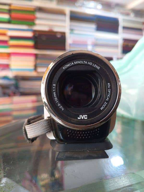 Good condition JVC Victor Everio GZ-E117 W 7