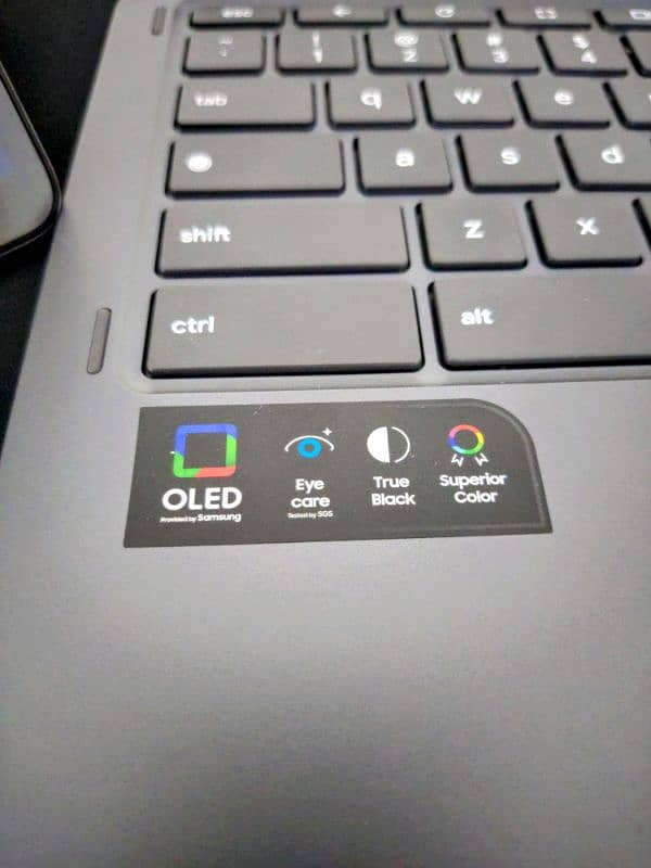 Lenovo Duet 5 Oled 4