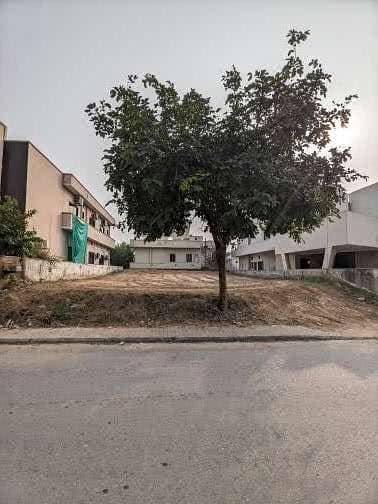 DHA Phase 5, Sector G, Main 1st Avenue level plot , Ideal location, Ready to build, Best time for the investors 0