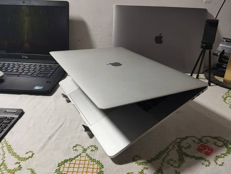 MacBook Pro 2016 2GB Graphic card 16gb/512gb 2