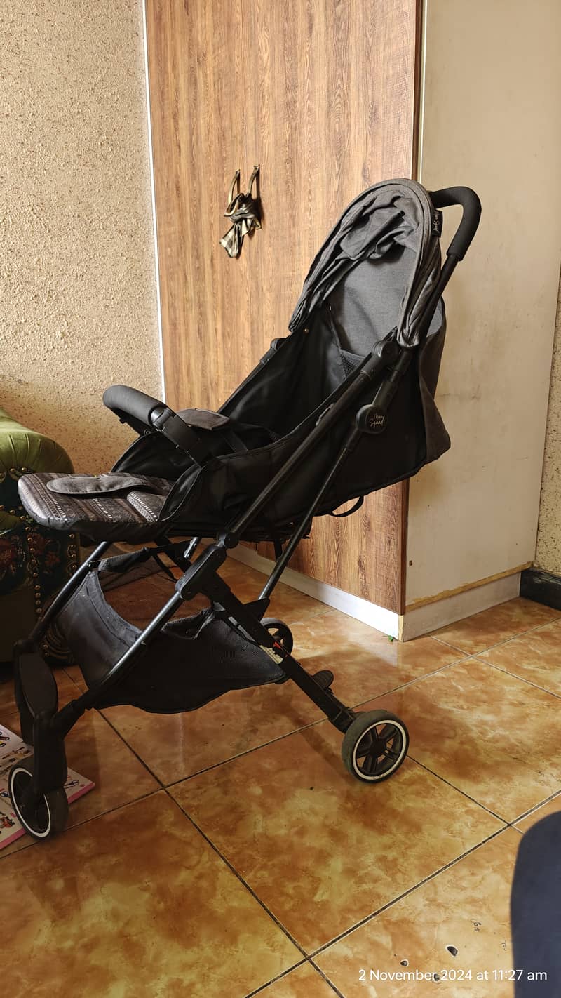 Zubaida's Mom Squad Stroller - Black 1