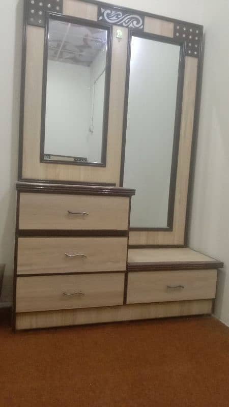 Double bed & Dressing Table 3