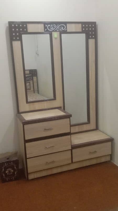 Double bed & Dressing Table 4