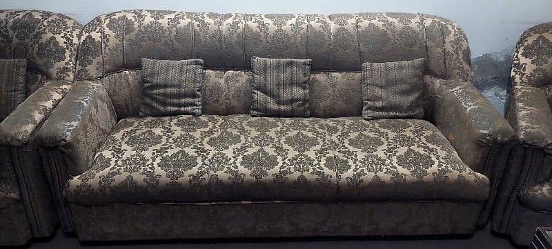 5 Seater Sofa Set for sale in G11 islamabad 3