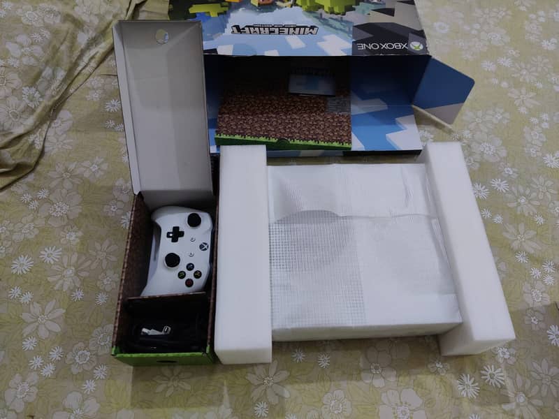 Genuine Xbox One 500GB with 2 Extra Controllers for Sale In Lahore 1