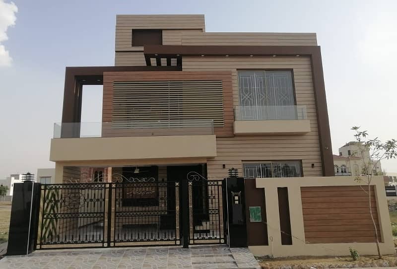 10 marla house Brand new house with basement for rent in Bahria Town Lahore 0