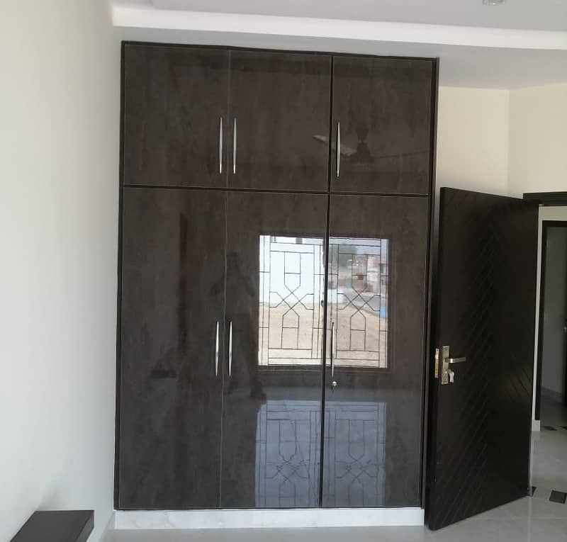 10 marla house Brand new house with basement for rent in Bahria Town Lahore 7