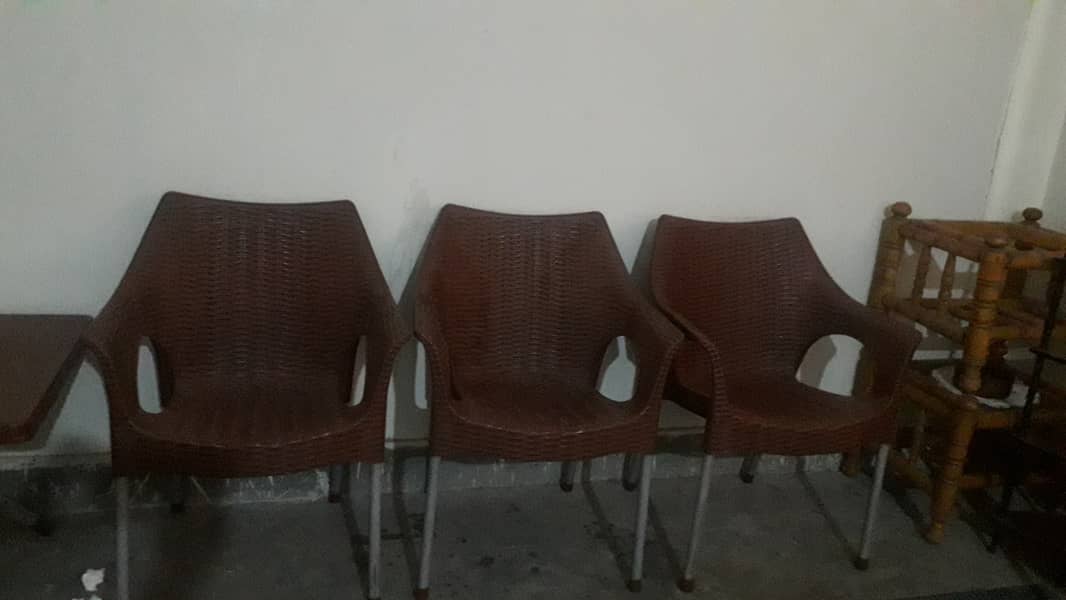 Steal Plastic chair and table (boss) 2