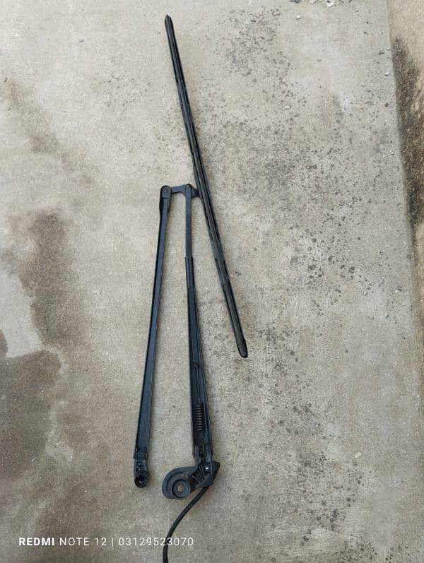 Toyota Vitz front wiper complete Japanese Available 1