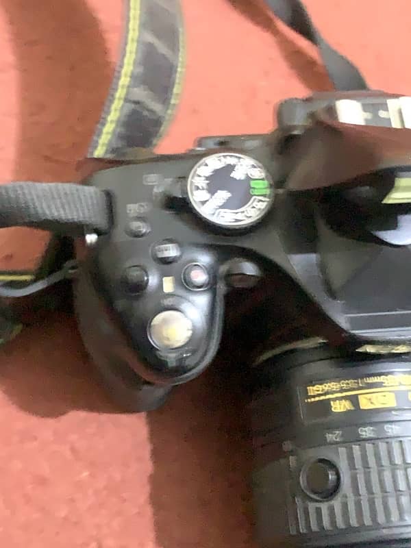 nikon d5200 with 2 lenses 4