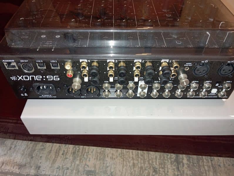 XONE 96 DJ MIXER 1