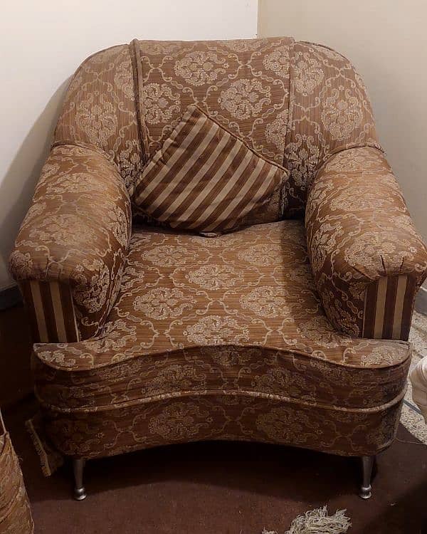 7 Seater sofa set for sale in G11 islamabad 1