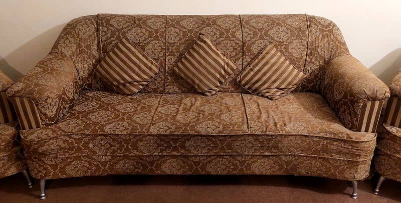 7 Seater sofa set for sale in G11 islamabad 4