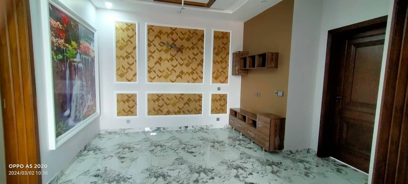 MODERN LIVING BRAND NEW HOUSE 8 MARLA NEAR JAMIA MASJID 19