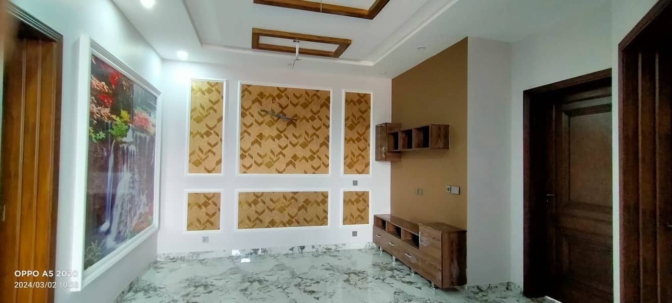 MODERN LIVING BRAND NEW HOUSE 8 MARLA NEAR JAMIA MASJID 20