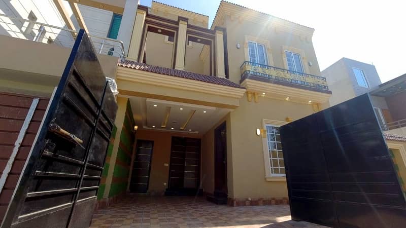 BRAND NEW 5 MARLA HOUSE FACING PARK, REASONABLE PRICE IN BAHRIA ORCHARD 2