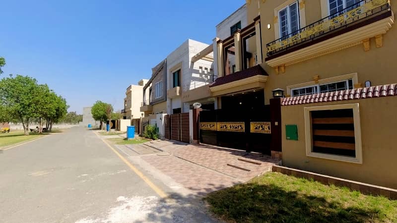 BRAND NEW 5 MARLA HOUSE FACING PARK, REASONABLE PRICE IN BAHRIA ORCHARD 3