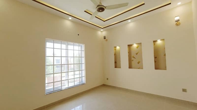 BRAND NEW 5 MARLA HOUSE FACING PARK, REASONABLE PRICE IN BAHRIA ORCHARD 18