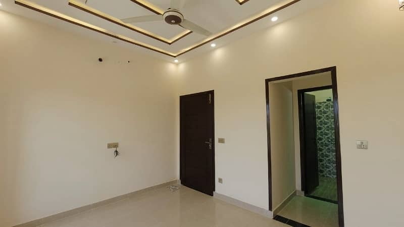 BRAND NEW 5 MARLA HOUSE FACING PARK, REASONABLE PRICE IN BAHRIA ORCHARD 20