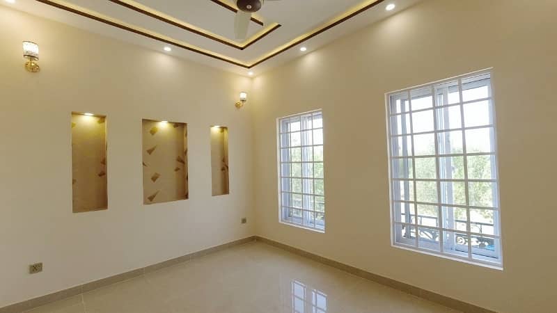 BRAND NEW 5 MARLA HOUSE FACING PARK, REASONABLE PRICE IN BAHRIA ORCHARD 22